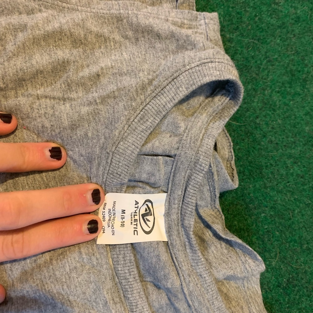 Two workout tops - Picture 2 of 5